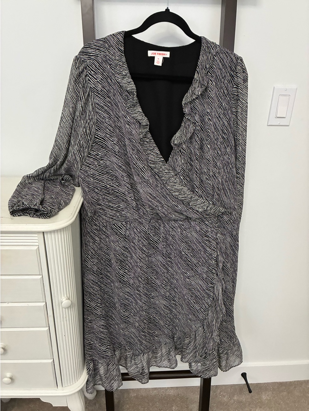 Joe Fresh Black & White zebra print Ruffled Wrap Dress. Size 1X feminine pretty